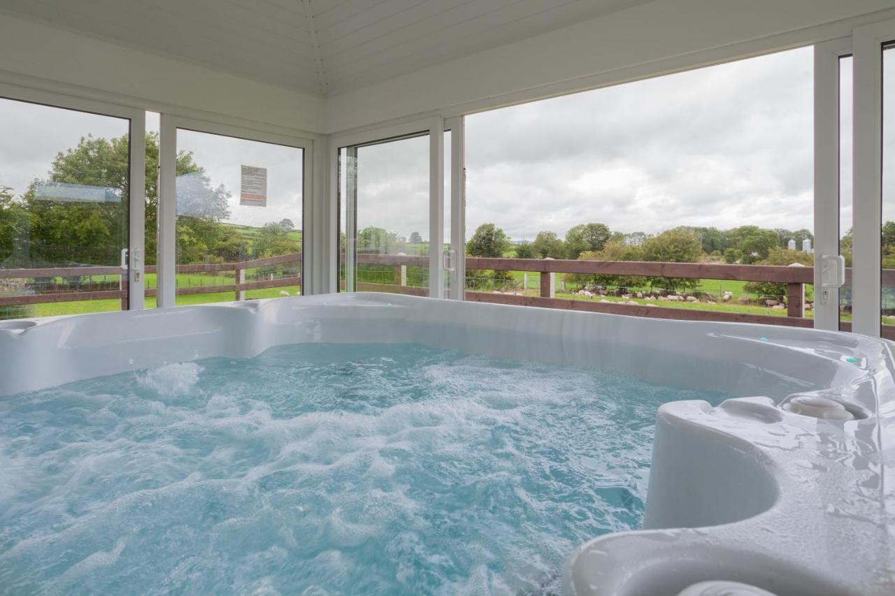 Beautiful Mountain Views & Private Hot Tub Villa Kilcoo Екстериор снимка