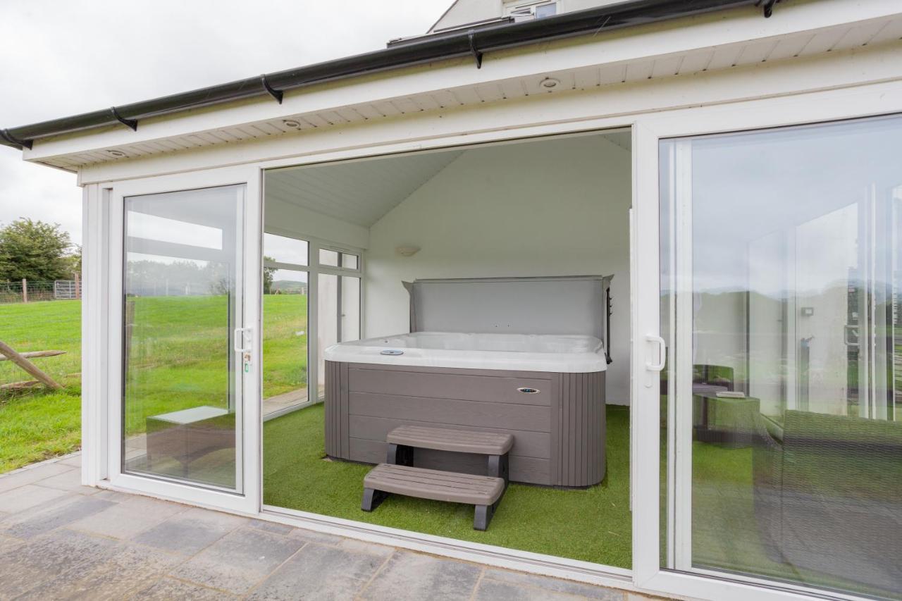 Beautiful Mountain Views & Private Hot Tub Villa Kilcoo Екстериор снимка
