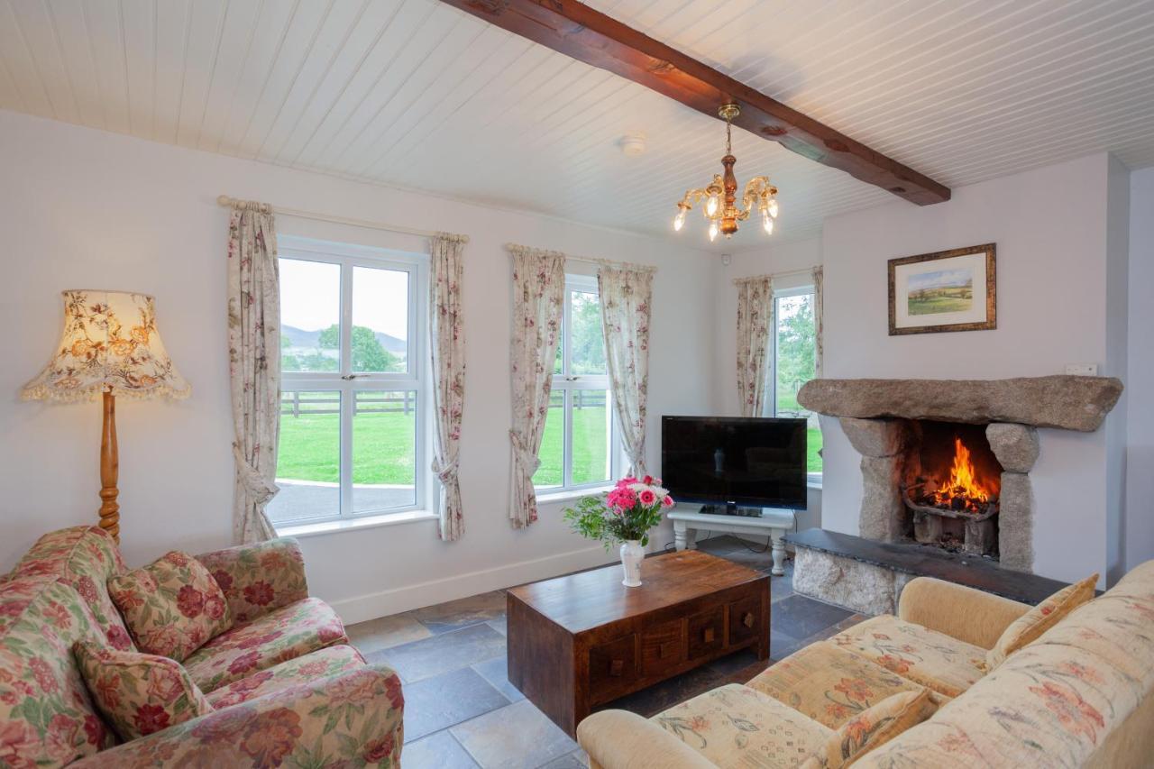 Beautiful Mountain Views & Private Hot Tub Villa Kilcoo Екстериор снимка