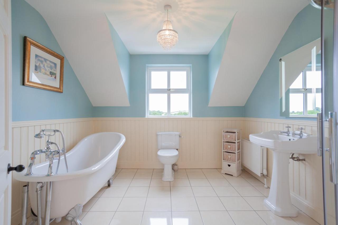Beautiful Mountain Views & Private Hot Tub Villa Kilcoo Екстериор снимка